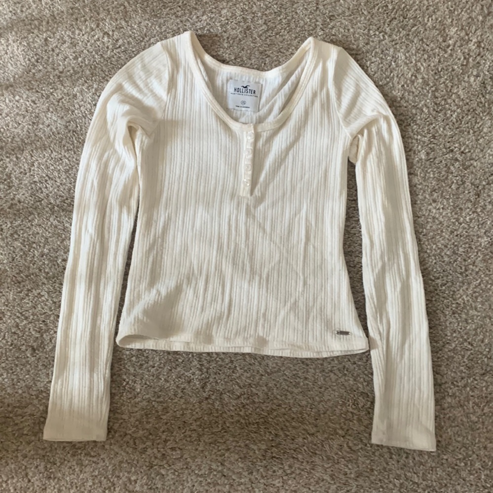 hollister cream colored long sleeve shirt.